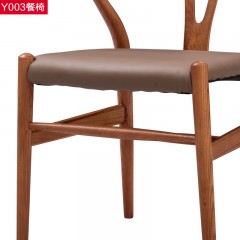 千匠一品 北欧风格优质PU皮质+高密度海绵+白蜡木实木框架餐椅Y003-H