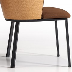 千匠一品 现代简约风格优选多层实木弯板+高密度海绵填充+黑色喷涂铁脚休闲椅JT-1835#-L