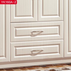千匠一品现代风格优质中纤板+实木多层板+金属拉手开门衣柜YK160A-2-B