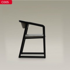 千匠一品现代风格优质白蜡木脚+弯板+PU皮餐椅-C005-J