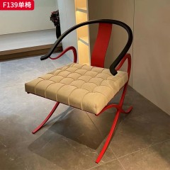 千匠一品 现代风格 磨砂皮+高密度海绵+胡桃木+不锈钢框架 时尚大气单椅F139-L