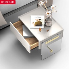 千匠一品 现代风格 E1级环保板+亚克力+实木抽屉+回弹导轨+哑光烤漆+感应灯+无线充 时尚大气床头柜H91-L
