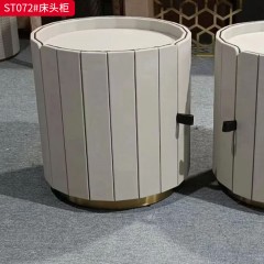 千匠一品 意式风格 E1级环保弯板+钢化玻璃+马鞍皮工艺+五金底座 时尚大气床头柜ST072-L