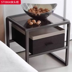 千匠一品 意式风格 E1级环保板+钢化玻璃+哑光烤漆+实木抽屉+不锈钢脚架 时尚大气床头柜ST086-L