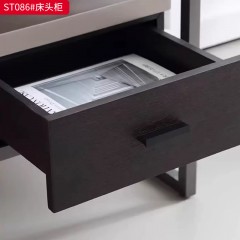 千匠一品 意式风格 E1级环保板+钢化玻璃+哑光烤漆+实木抽屉+不锈钢脚架 时尚大气床头柜ST086-L