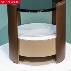 千匠一品 意式风格 E1级环保板材+钢化黑玻+岩板+马鞍皮工艺+回弹导轨 时尚极简床头柜ST137-J