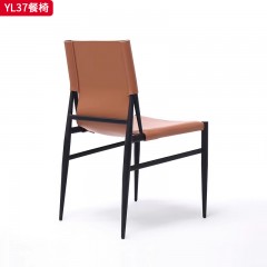 千匠一品 意式极简风格 碳素钢+马鞍皮 时尚优雅餐椅YL37-L