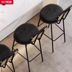 千匠一品 现代风格 藤编+绒布+高密度海绵+碳素钢亮光黑漆脚架 时尚大气吧椅357-J