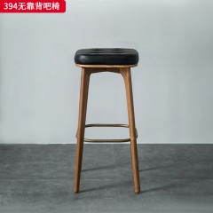 千匠一品 现代极简风格 西皮+高密度海绵+白蜡木红胡桃色脚架+铁制搁脚 时尚简约无靠背吧椅394-J