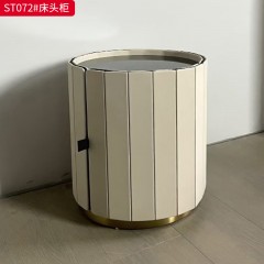 千匠一品 意式风格 E1级环保弯板+钢化玻璃+马鞍皮工艺+五金底座 时尚大气床头柜ST072-L